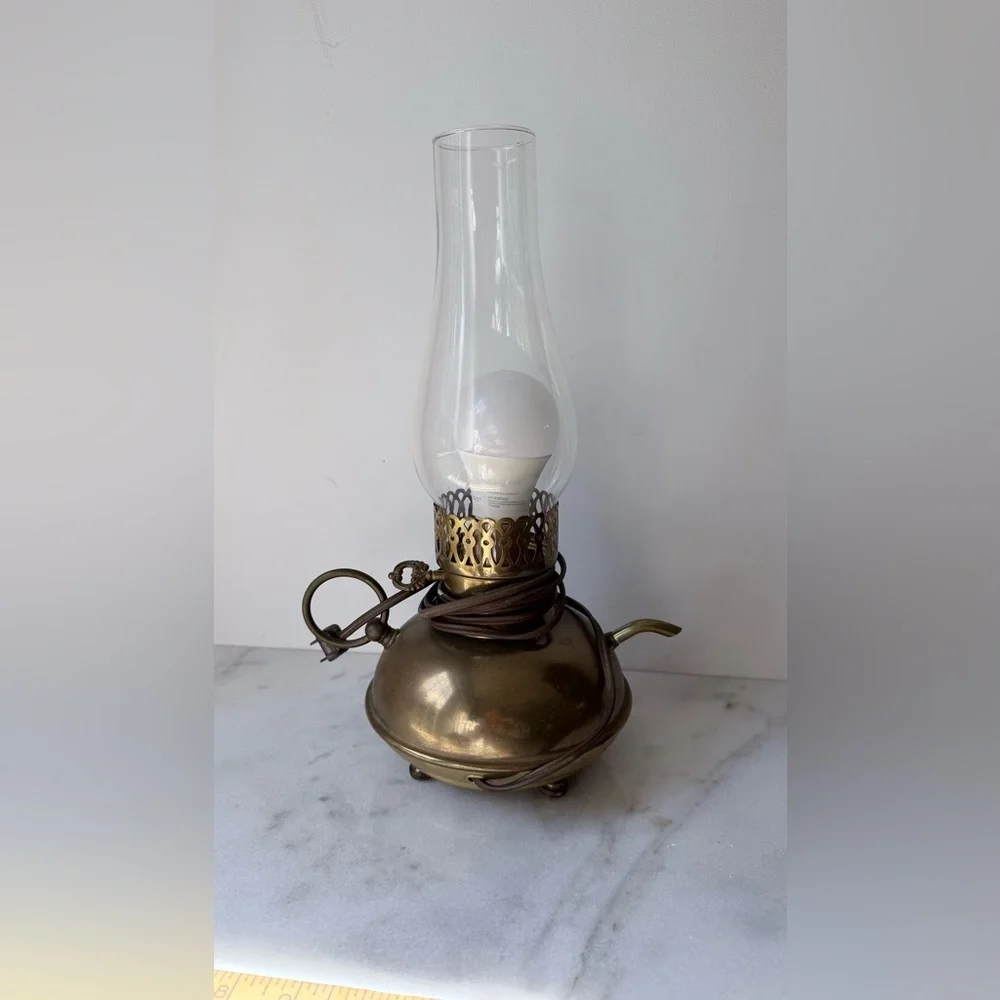 Antique-Style Brass Table Lamp with Clear Glass Chimney - Brass Finish